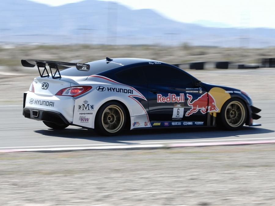  Hyundai Genesis Coupe Red Bull by RMR 2009 года  (фото 3 из 18)